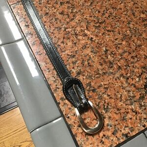 Columbia Leather Black Skinny Belt